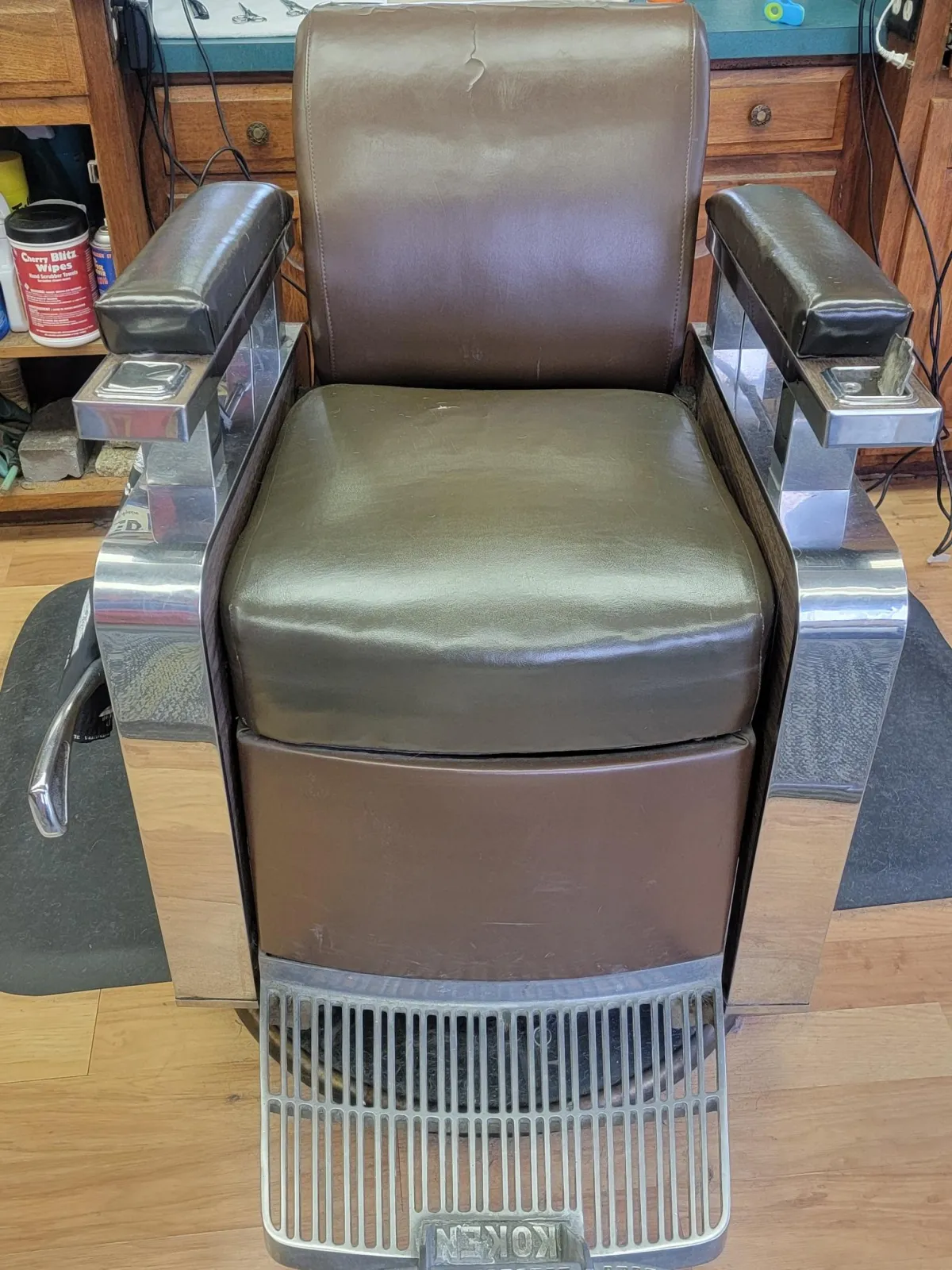 Albert's Barber Shop chair